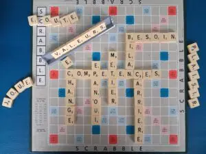 bilan de compétences : c'est un plateau de scrabble avec des mots sur les apports du bilan de compétences