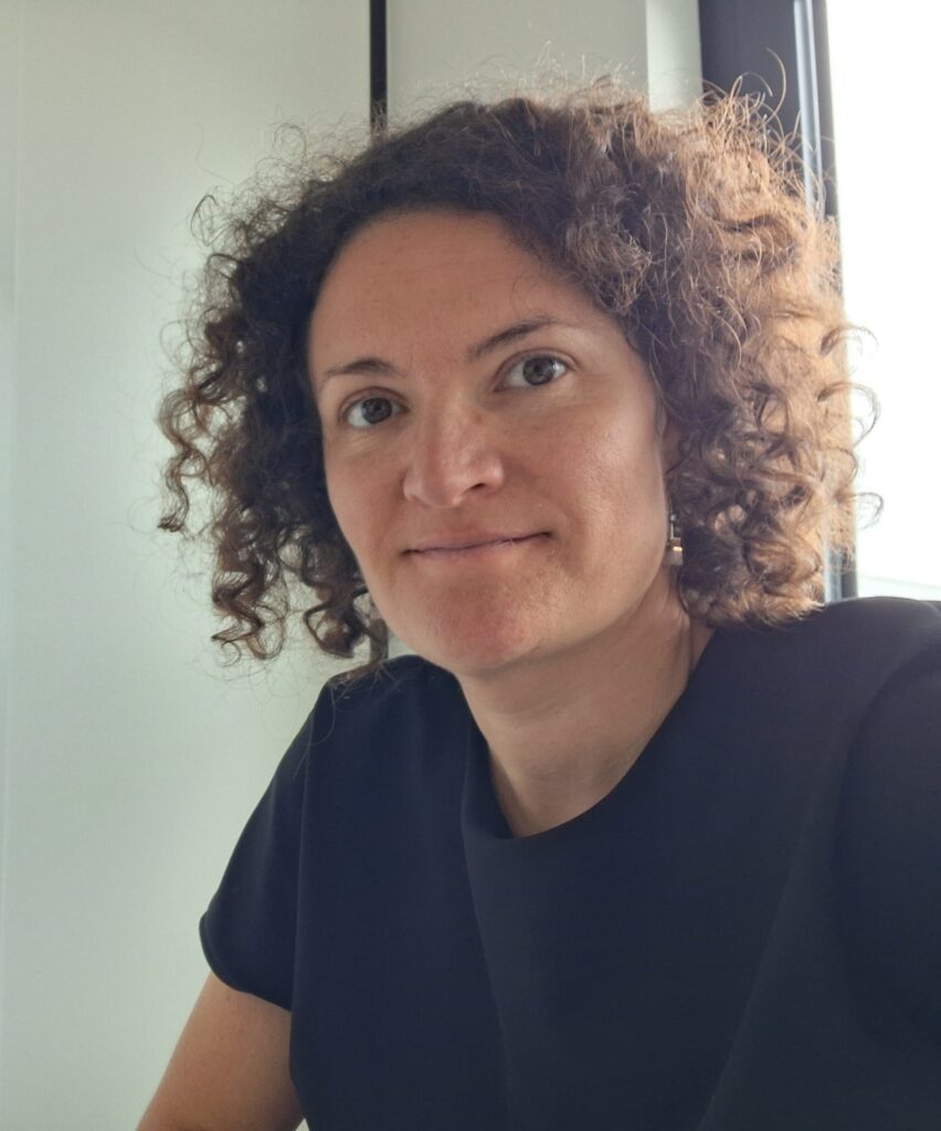 A propos de sème&Lie à Saint Nazaire Emilie COUTANT dans son bureau